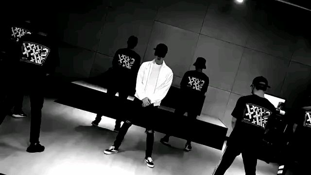 王一博舞蹈练习室‖热爱舞蹈的王老师曾说过“在世界上任何一个角落跳舞都没差”